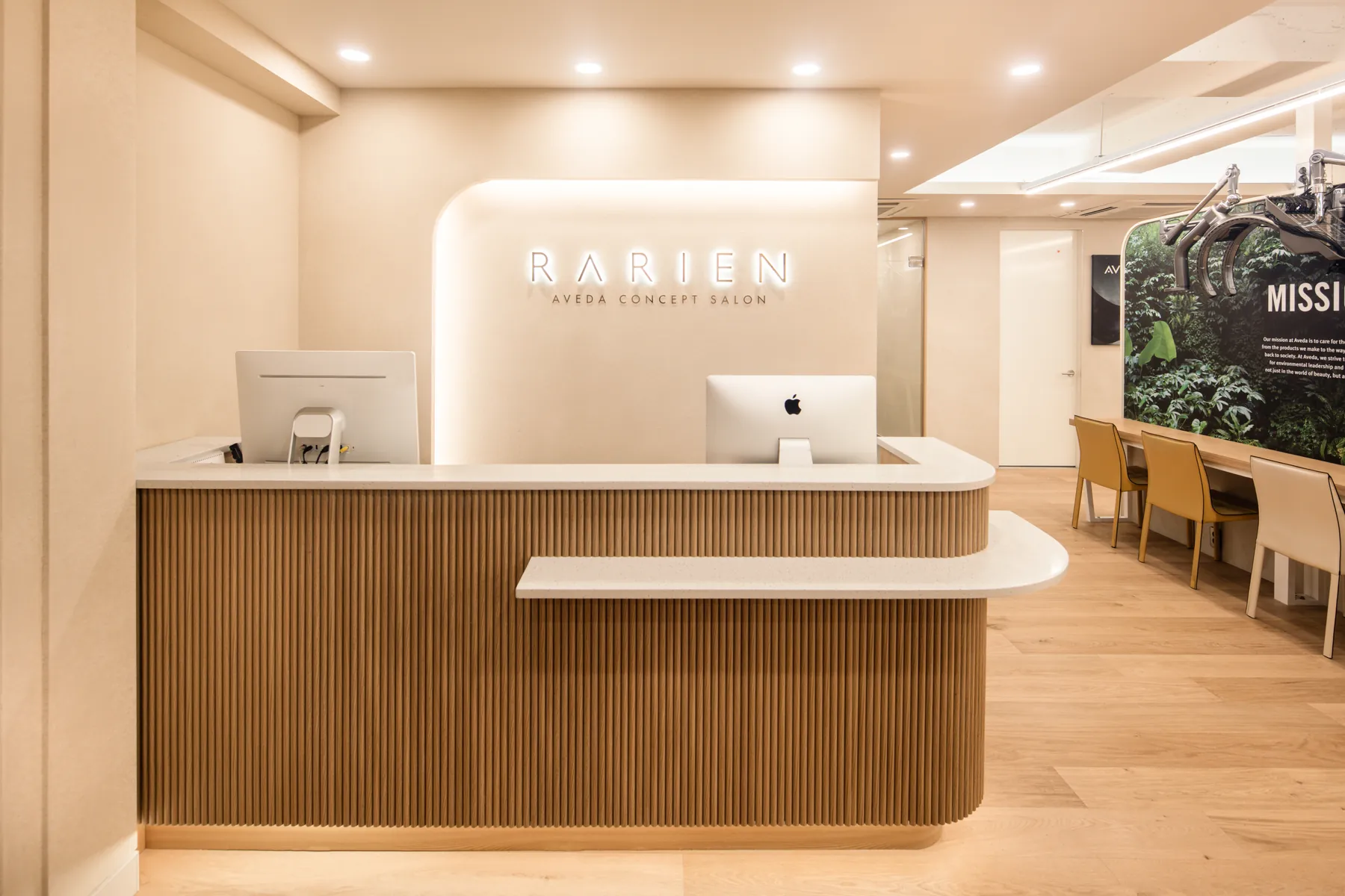 Styling floor with the communal oak table · RARIEN Gangnam